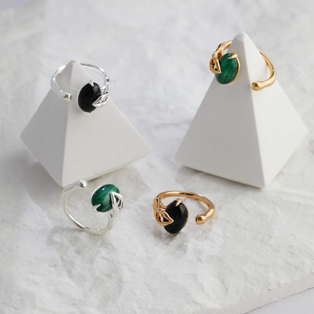 CHIC SILVER ONYX AND MALACHITE FUSION RING