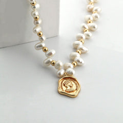 GRACEFUL QUEEN ELIZABETH PENDANT PEARL NECKLACE