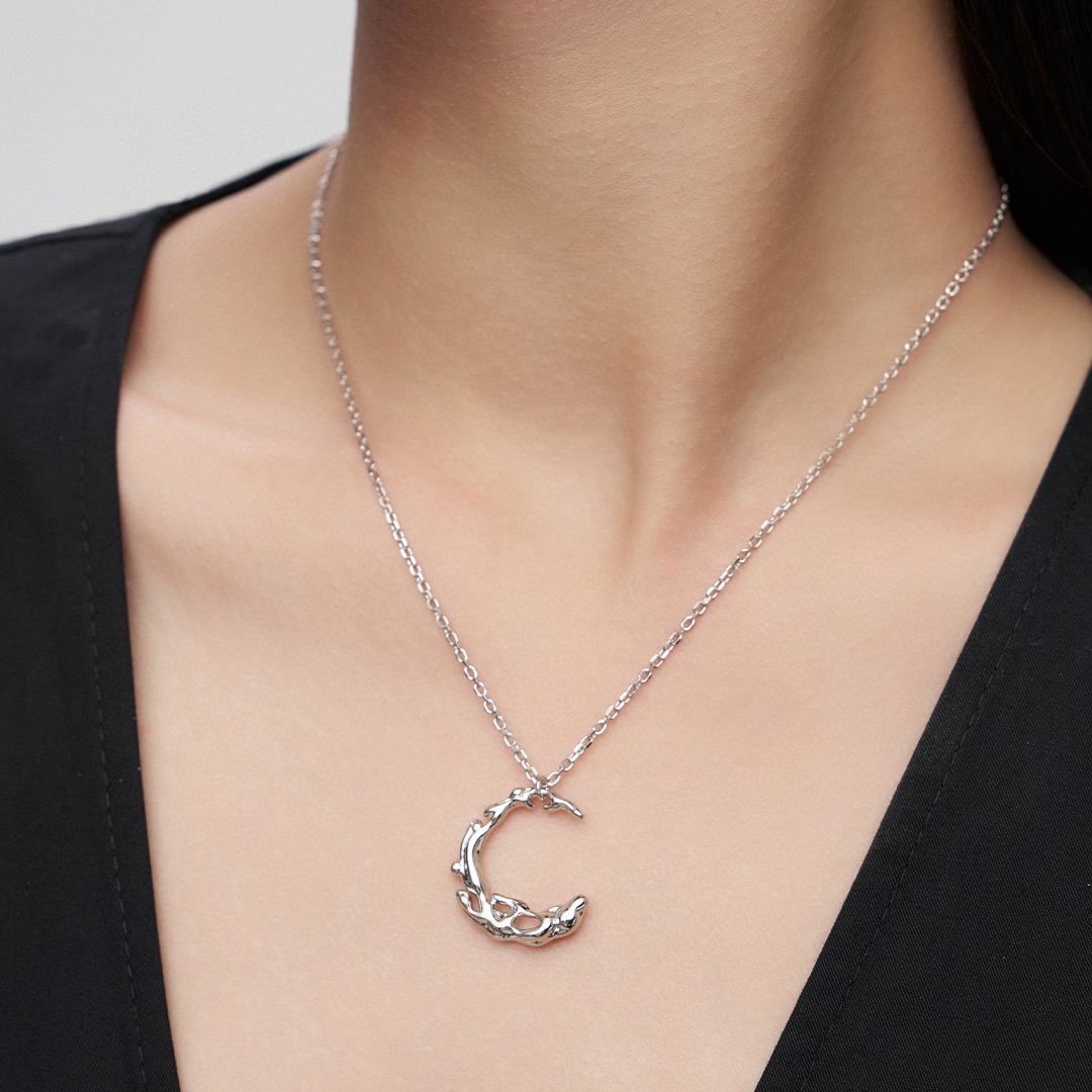 MOON SHAPE PENDANT NECKLACE