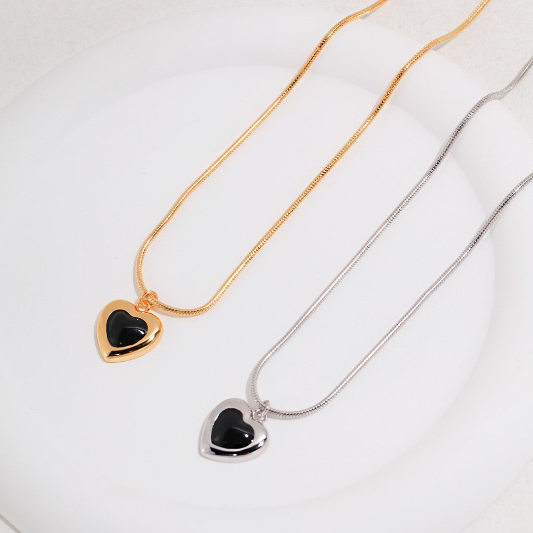 BLACK HEART NECKLACE