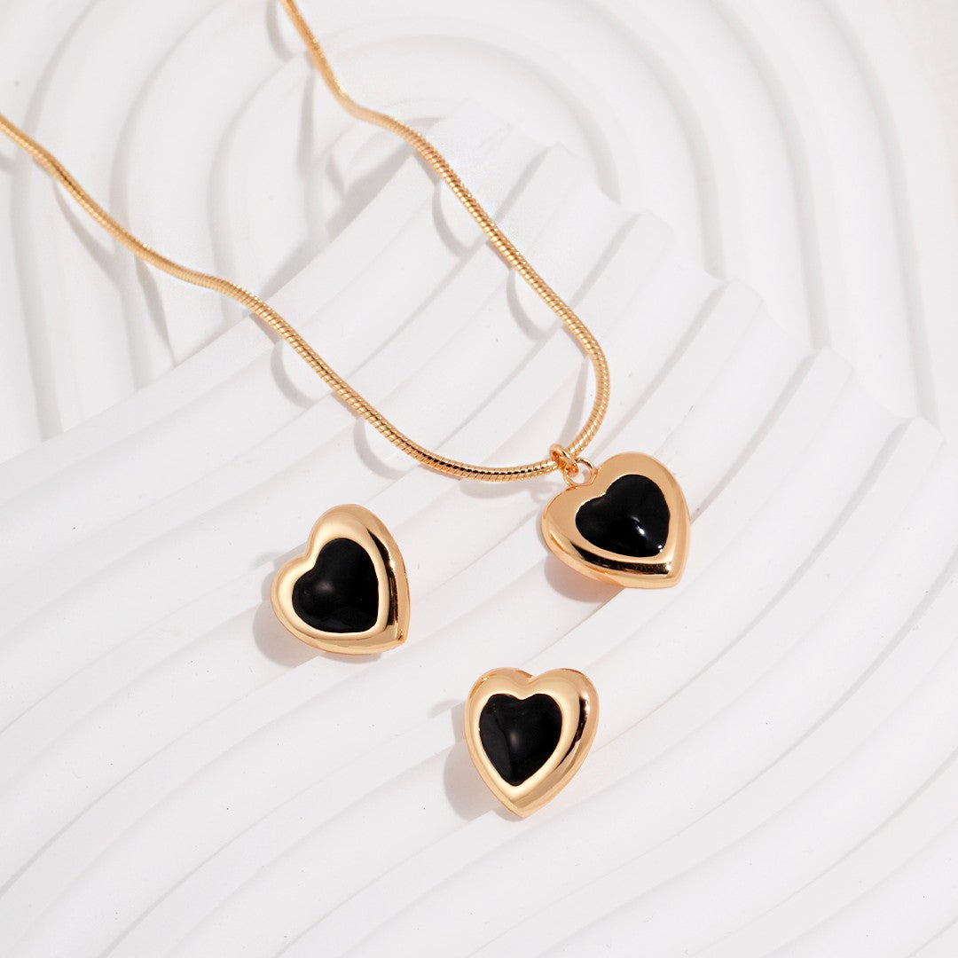 BLACK HEART NECKLACE