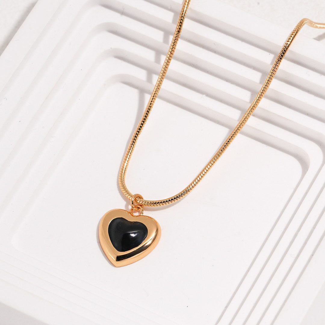 BLACK HEART NECKLACE