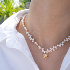 CAMELLIA PENDANT PEARL NECKLACE