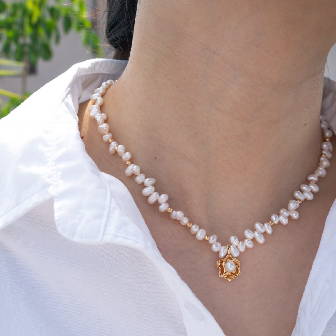 CAMELLIA PENDANT PEARL NECKLACE