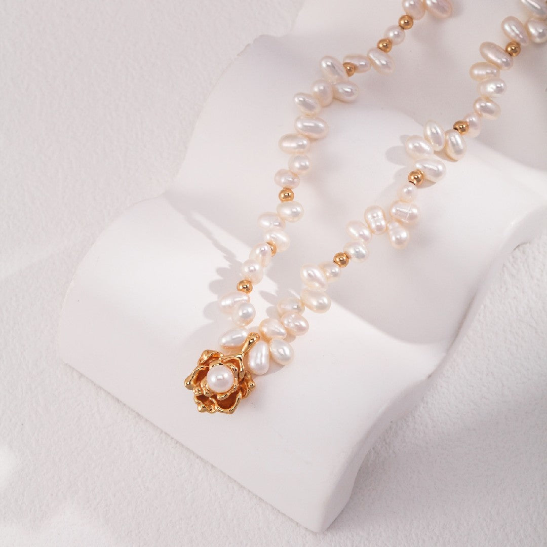 CAMELLIA PENDANT PEARL NECKLACE