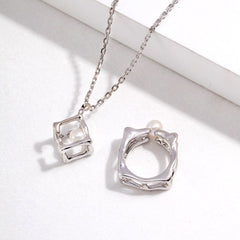 CUBE SHAPE PENDANT PEARL NECKLACE