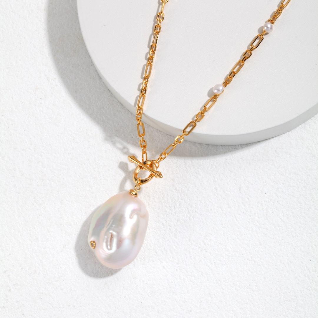 BAROQUE PEARL PENDANT LONG NECKLACE