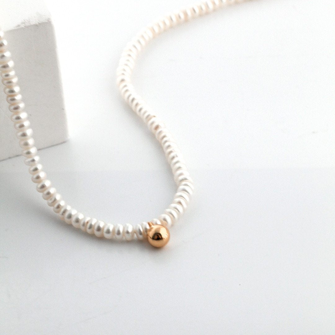 GOLD BALL PENDANT PEARL NECKLACE