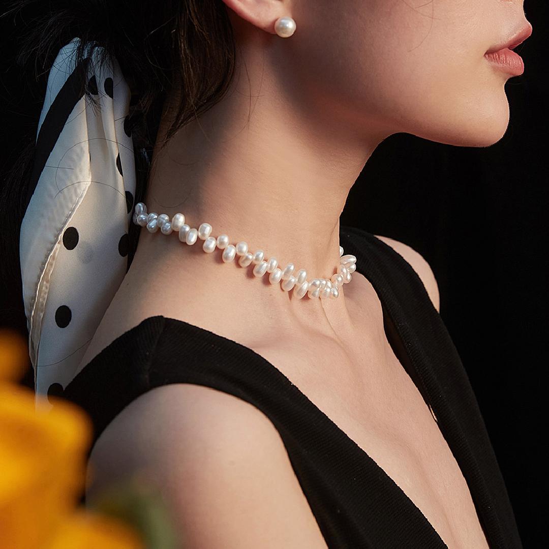 NOBLE PEARL NECKLACE