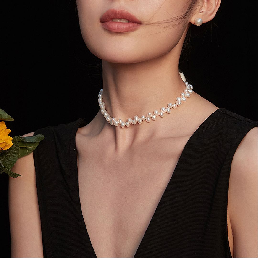 NOBLE PEARL NECKLACE