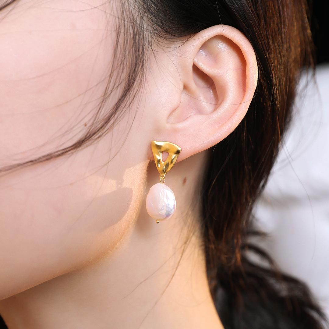  ROUND BAROQUE PEARL EARRINGS