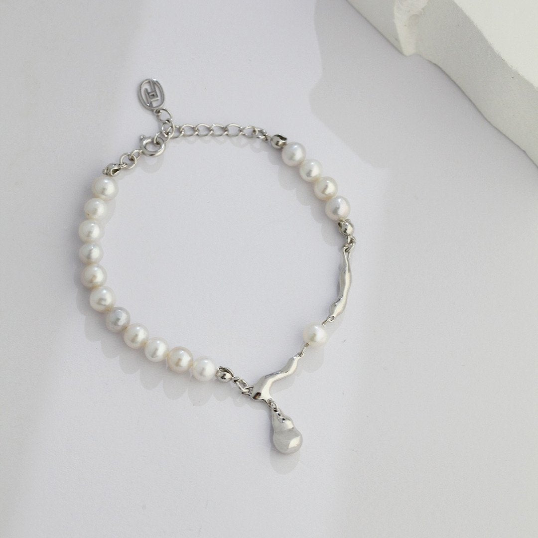 DROP SHAPED PEARL BRACELET