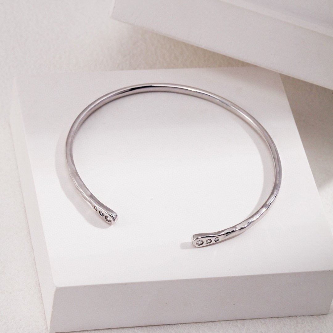 SIMPLE CUBIC ZIRCONIA ADJUSTABLE STERLING SILVER BANGLE