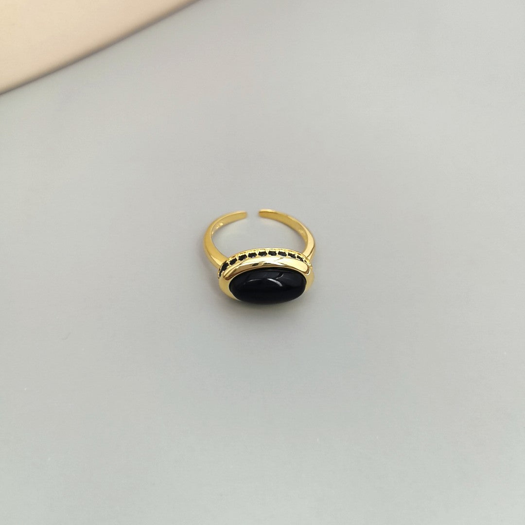 OVAL ONYX STONE RING