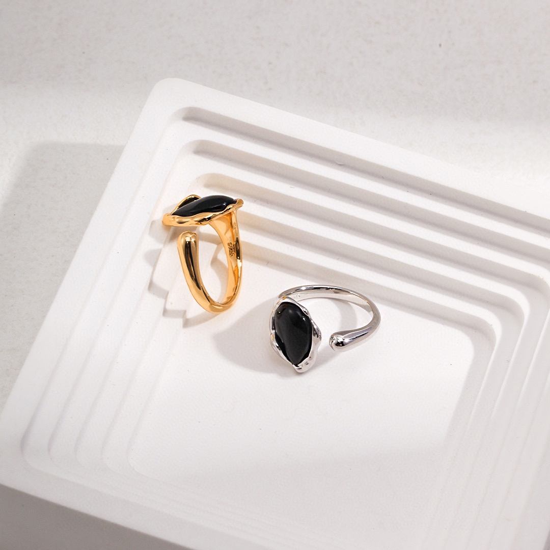 DEWDROP BLACK ONYX RING