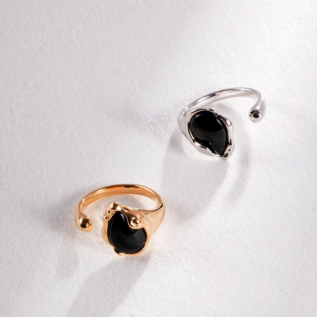 DEWDROP BLACK ONYX RING