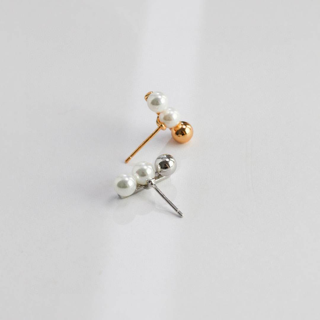 FRIENDSHIP SET PEARL STUD EARRINGS