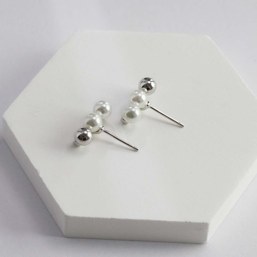 FRIENDSHIP SET PEARL STUD EARRINGS