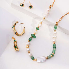 ELEGANT PEARL & GREEN JADE NECKLACE