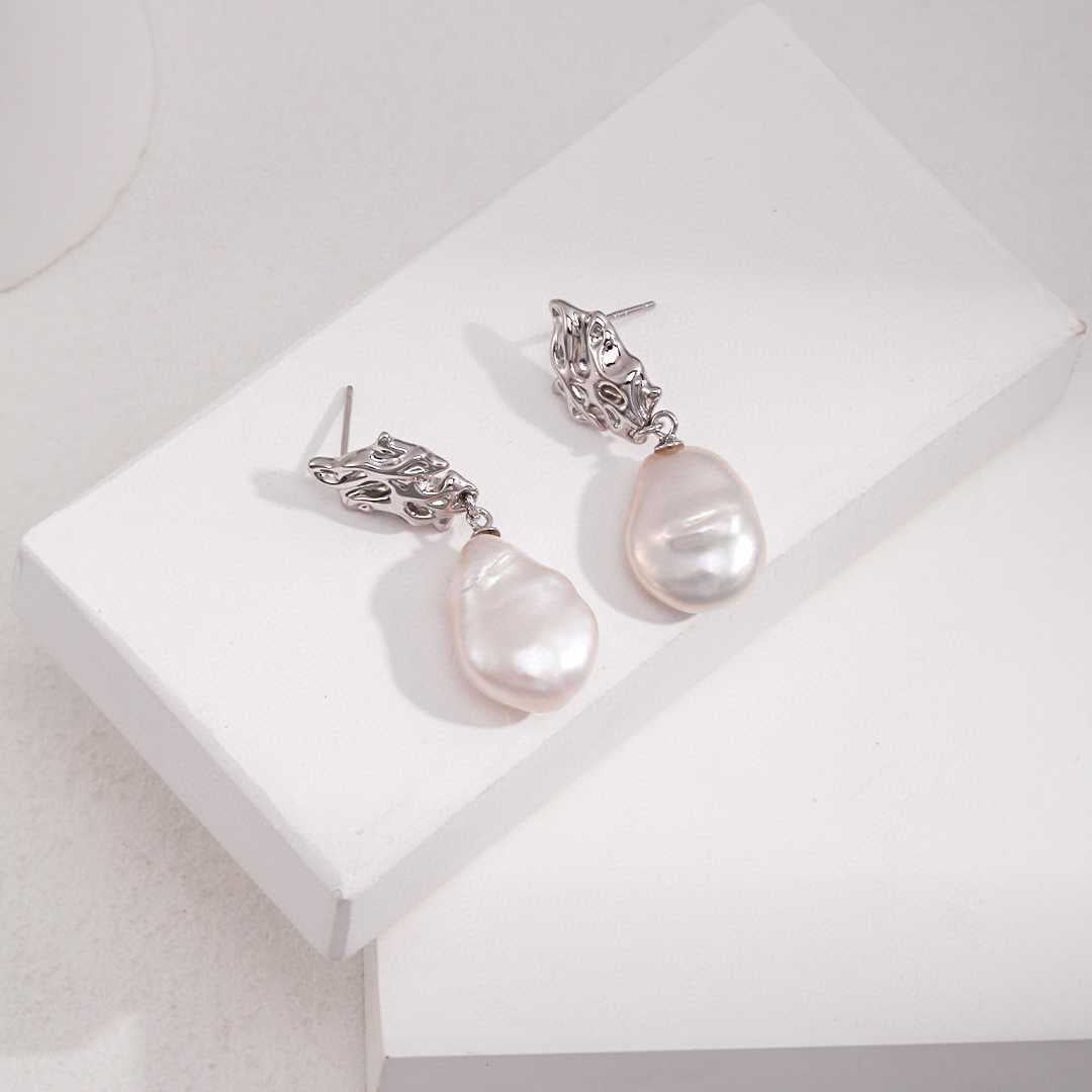 BAROQUE PEARL EARRINGS