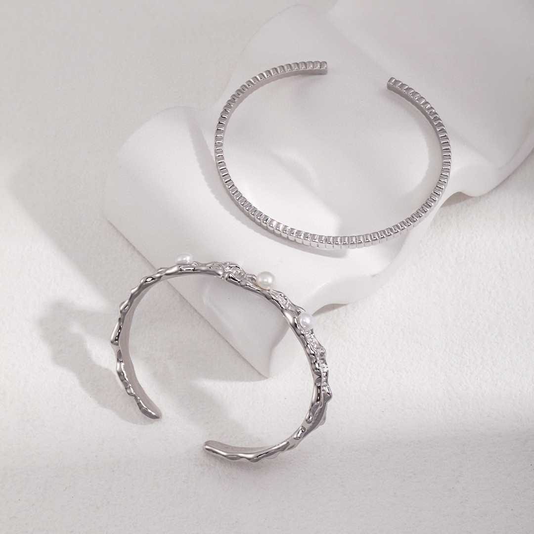 STERLING SILVER MINIMALIST BANGLE