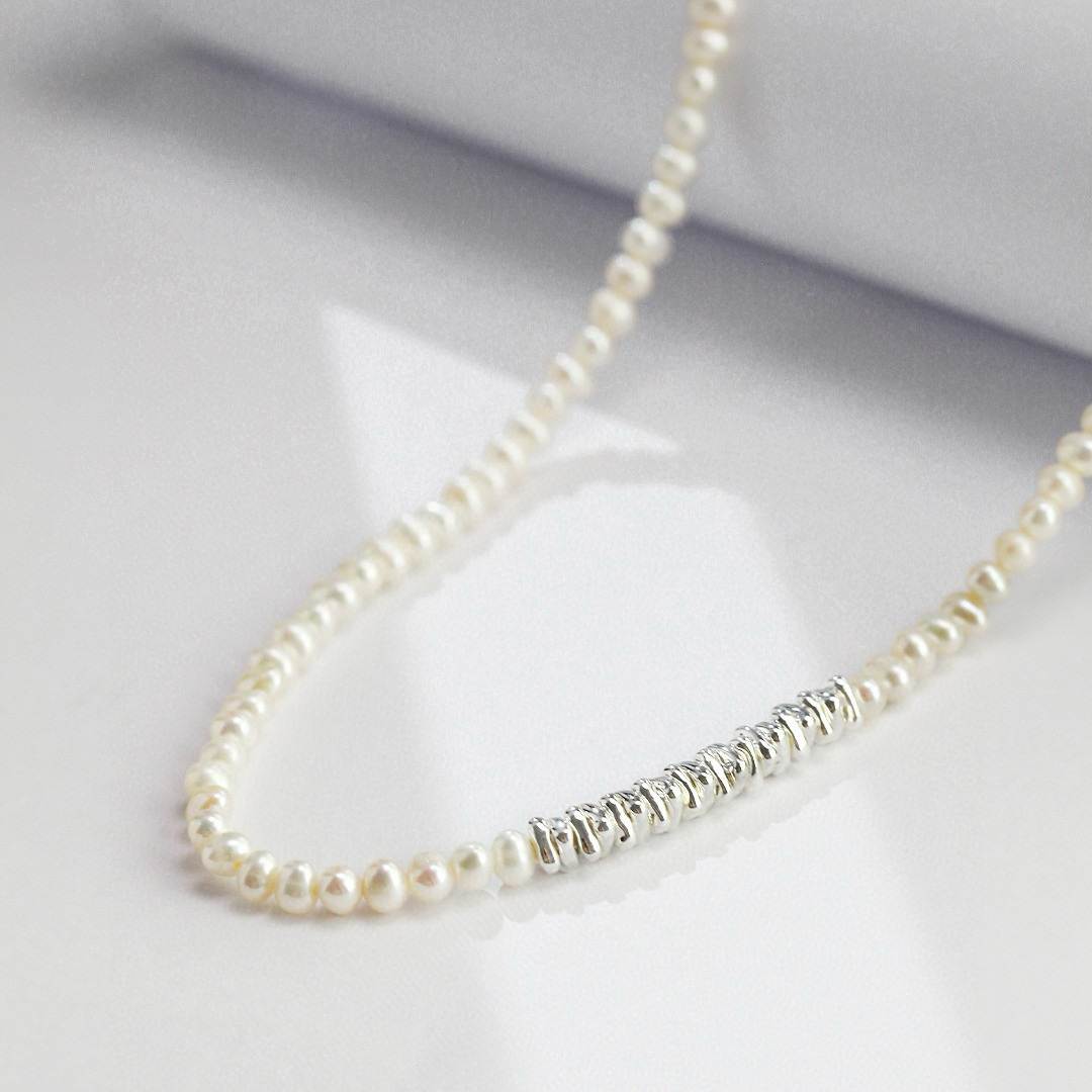 KELLY SILVER PEARL NECKLACE