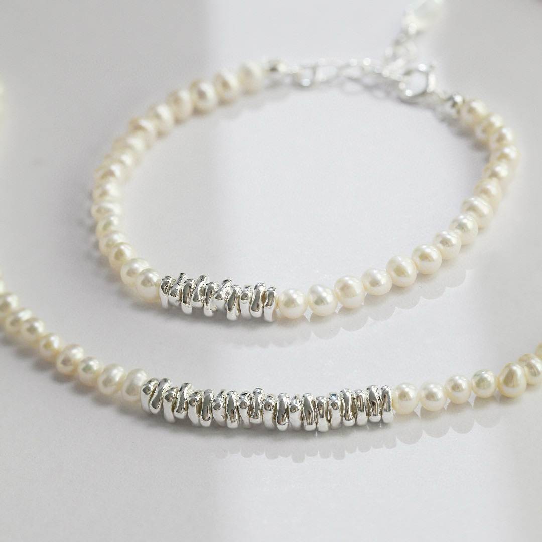 KELLY SILVER PEARL NECKLACE