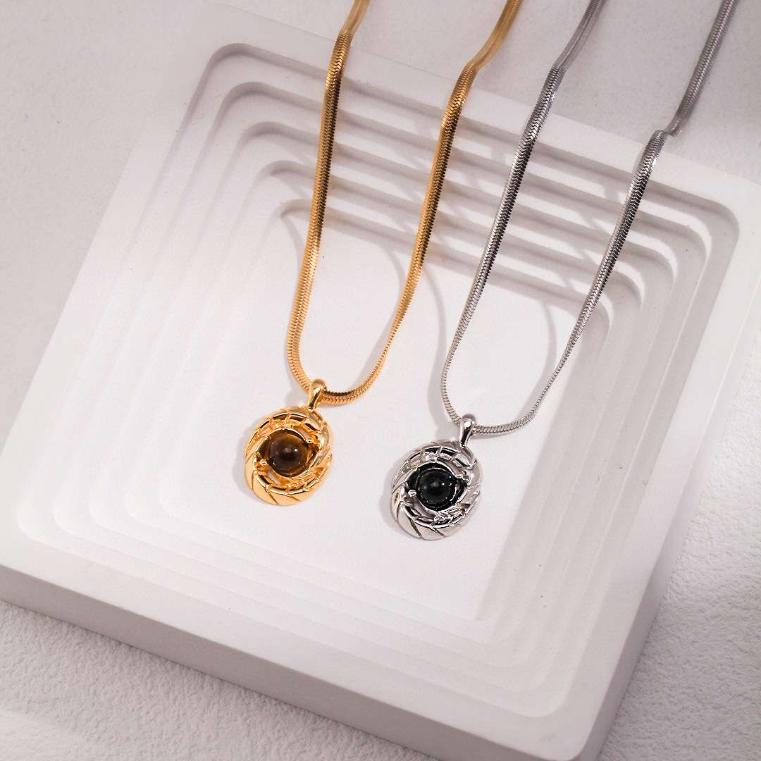 TIGER-EYE & BLACK ONYX PENDANT NECKLACE