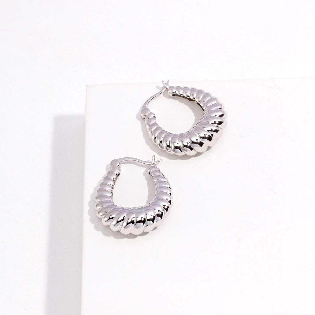 TWISETED HOOP EARRING