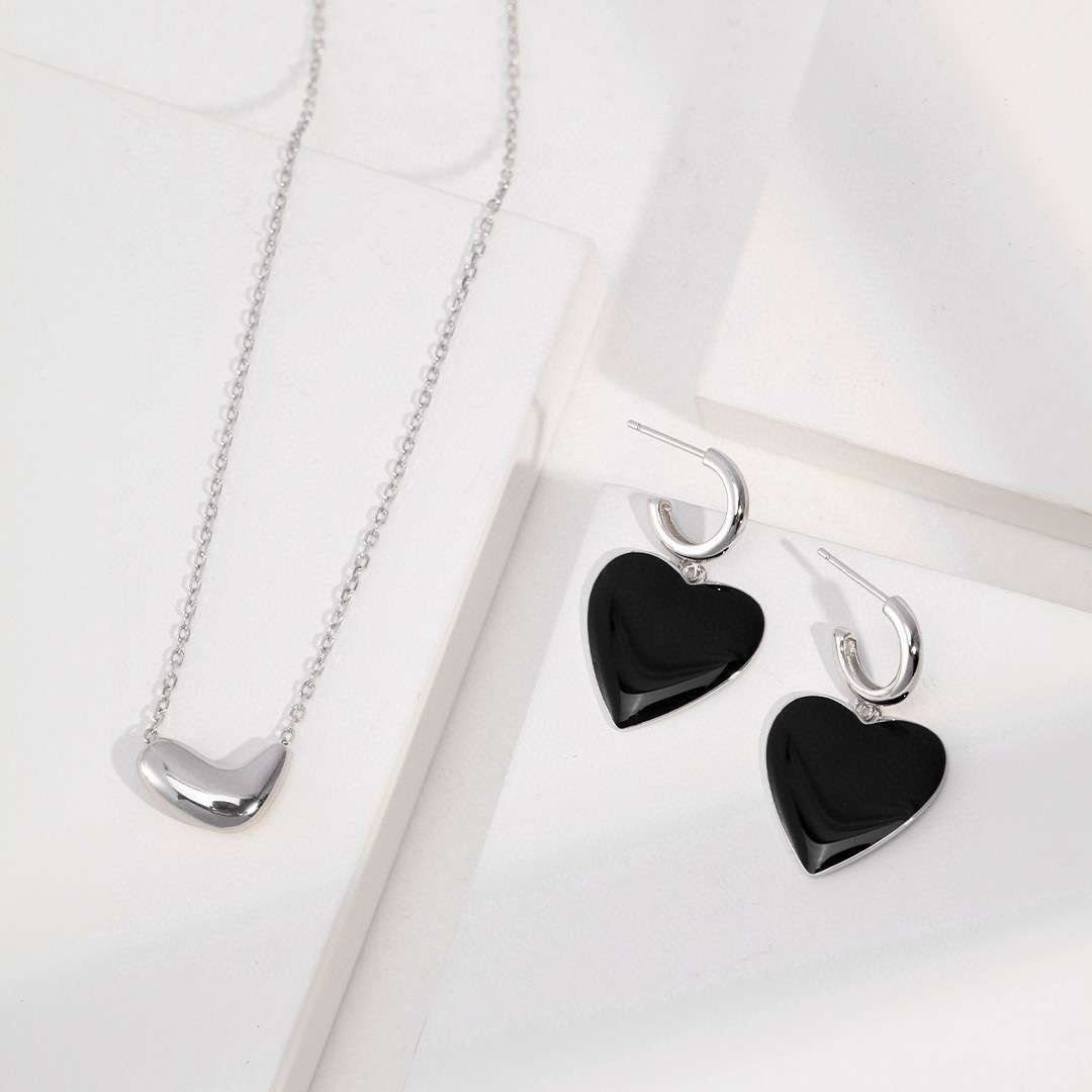 BLACK HEART DROP EARRING