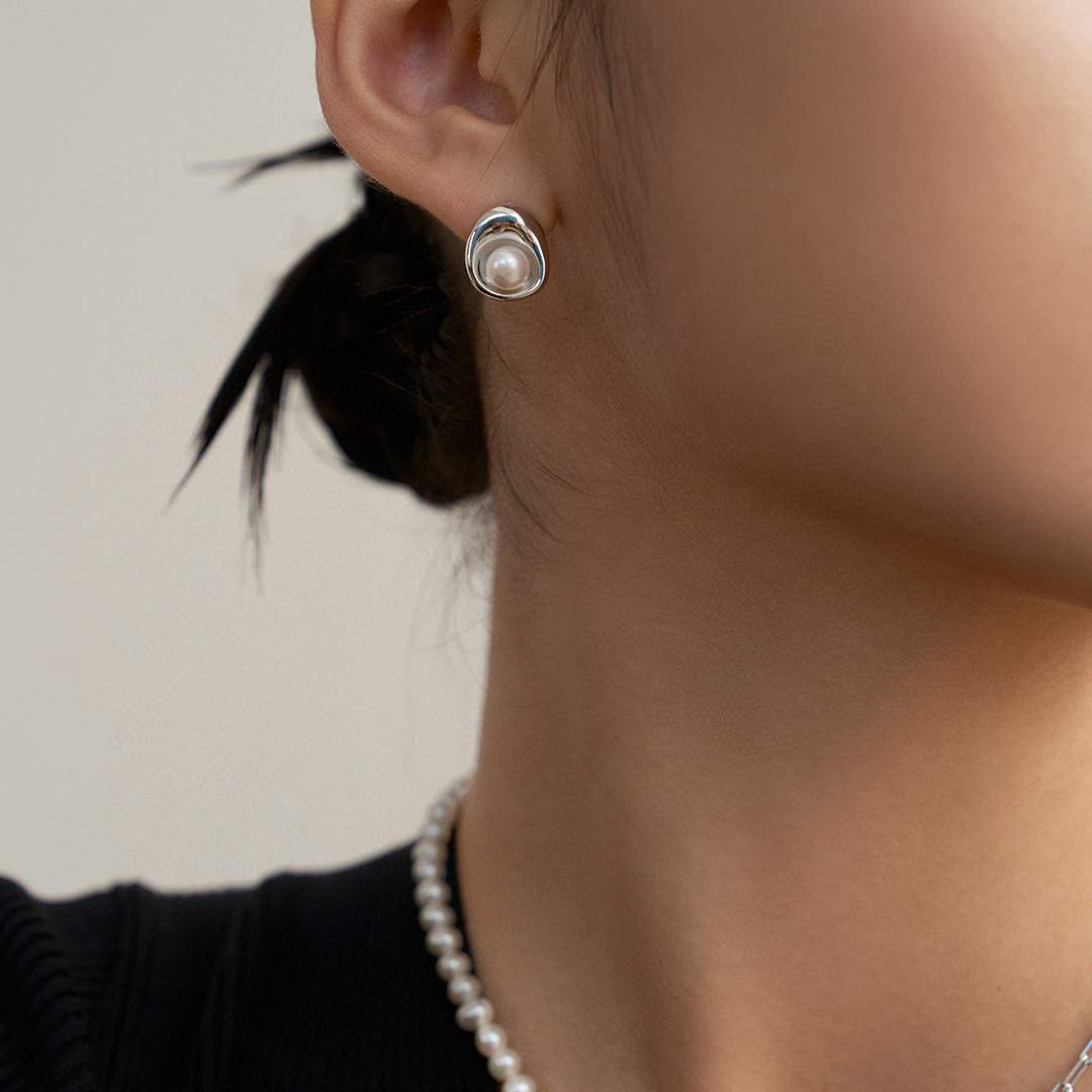 ANNA PEARL STUDS