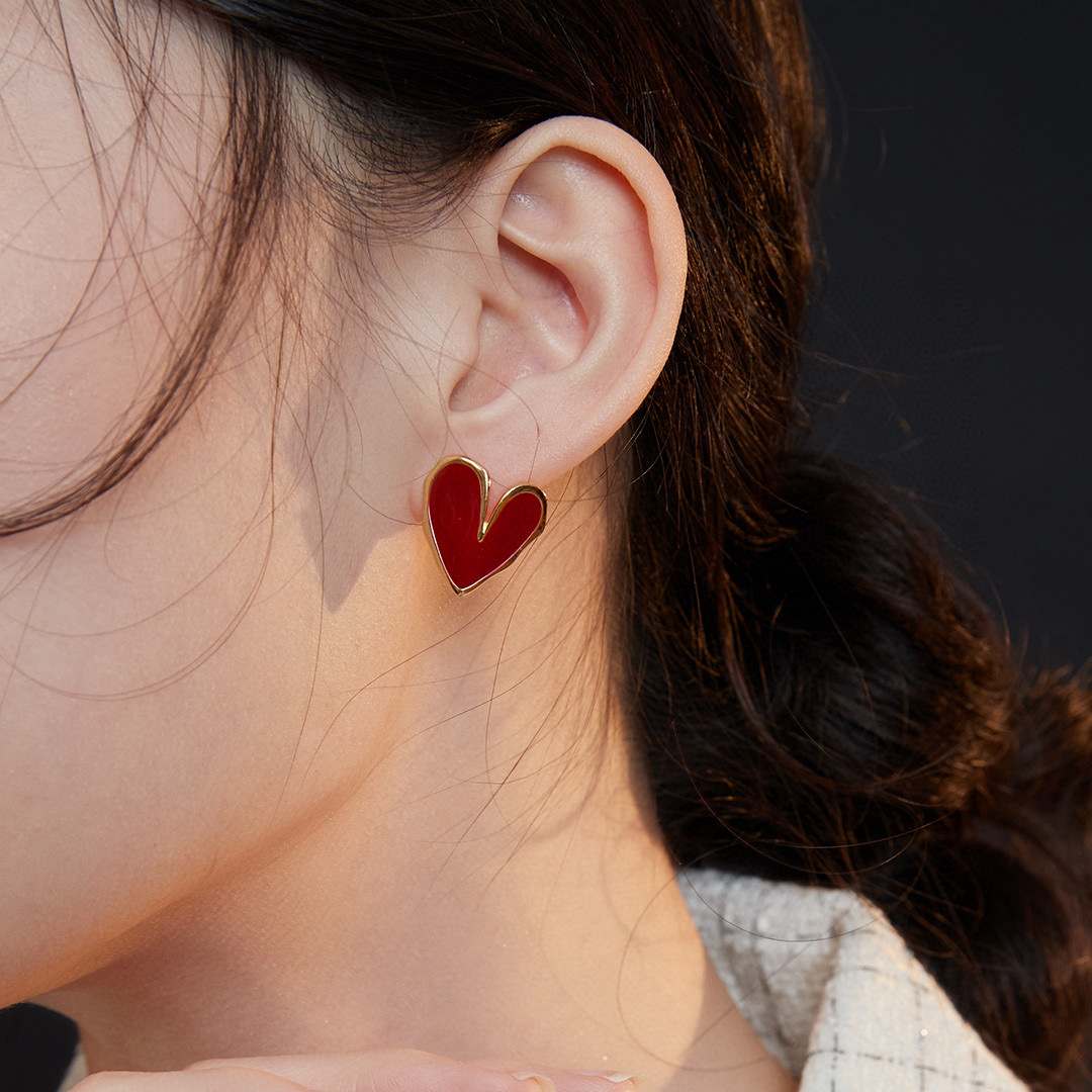 RED HEART STUDS