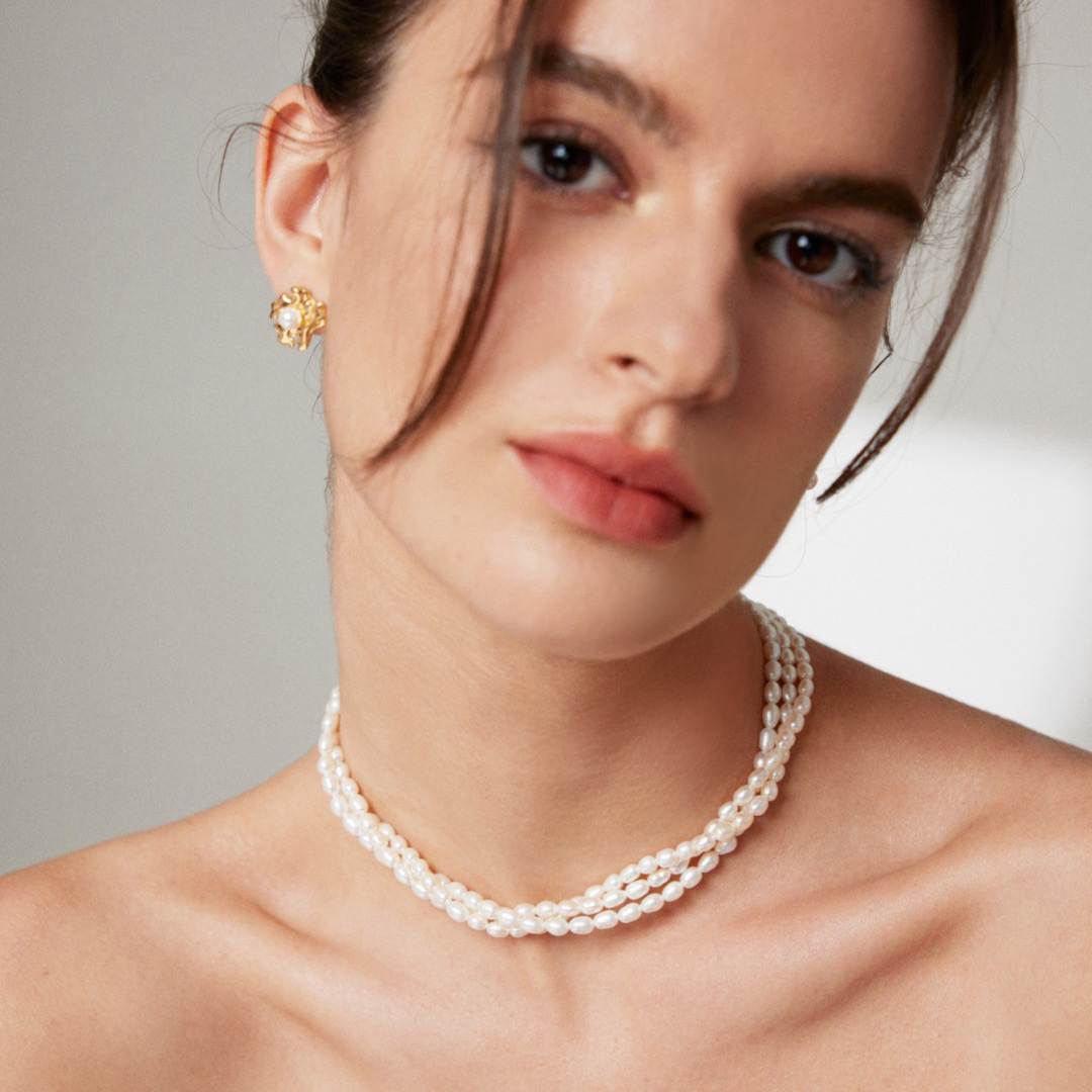 TRIPLE LAYER PEARL NECKLACE