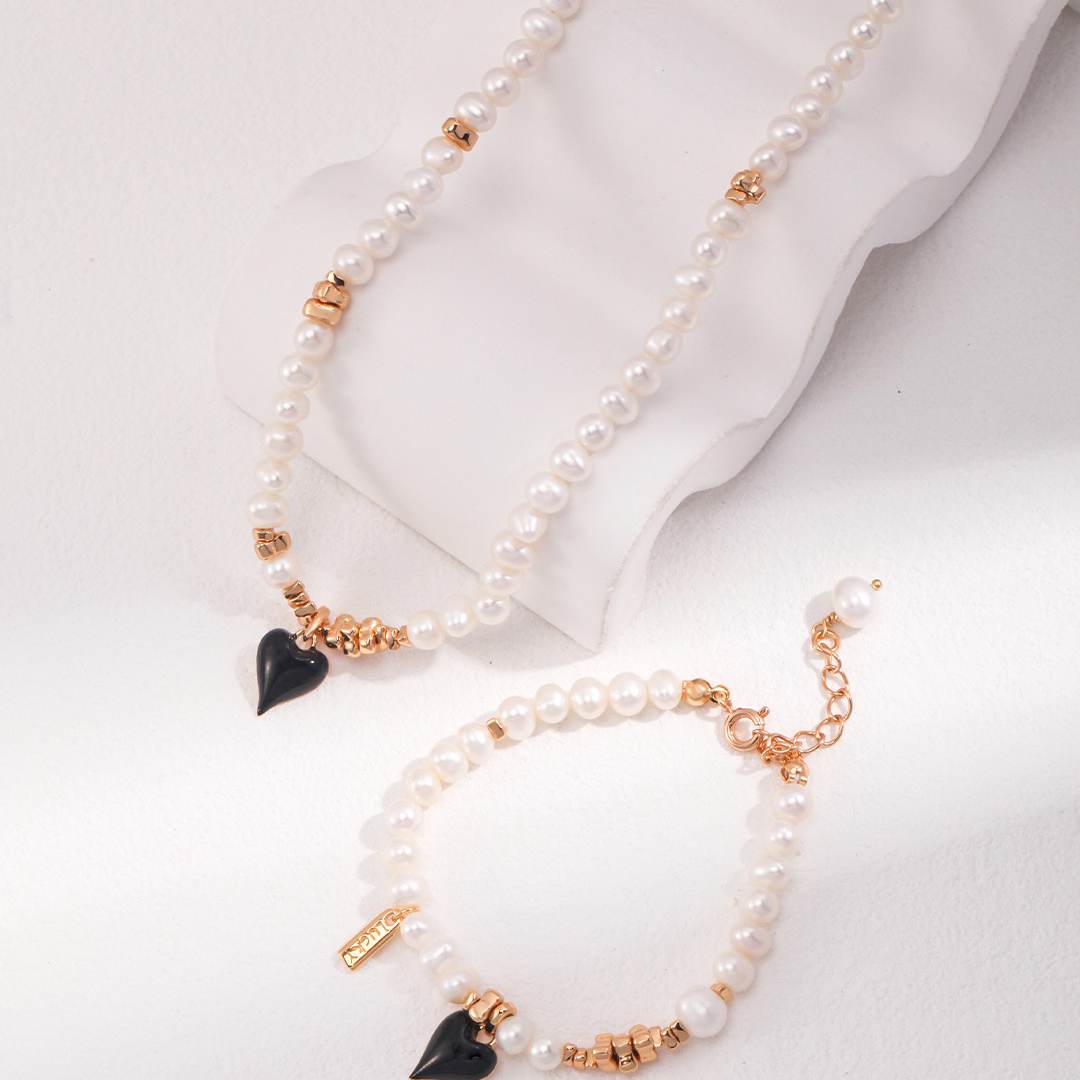 BLACK HEART PEARL NECKLACE